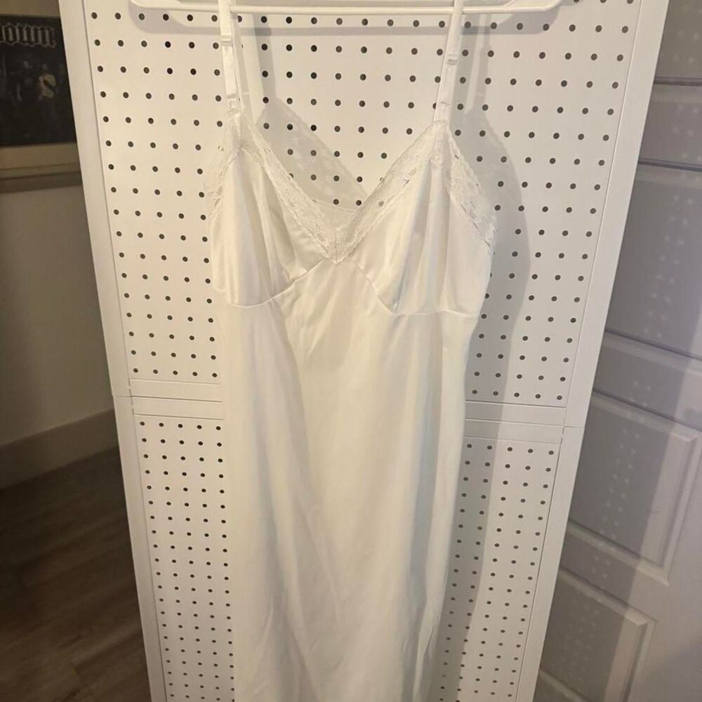 Vintage Vanity Fair White Nylon Lace Full Slip Dress Size 40 22